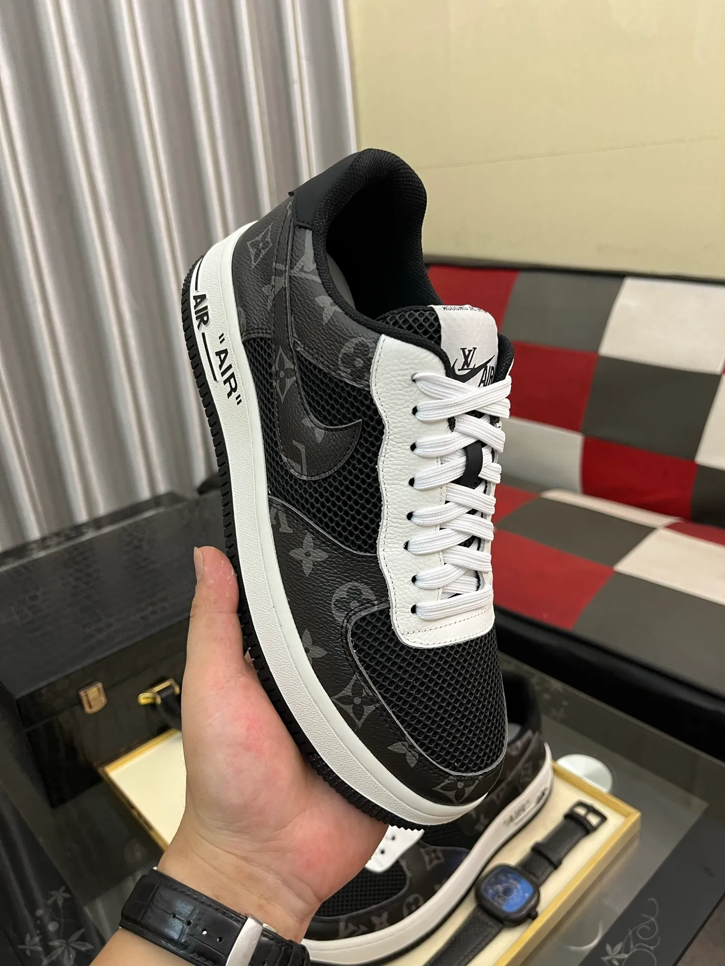 Men's shoes 💰440⌚️⌚️【LOUlS VUlTTON】Louis Vuitton ~ unique and casual style. LV counter purchasing 🏃casual shoes😍😍 are on sale at the men's counter at the same time. Italian imported brands select top-layer Italian cowhide. 🐑Sheepskin lining (refuses to discolor and grind feet) Sole: Original sole specially provided by the original factory 🎬Better in kind Code number: 38-443⃣️Color selection